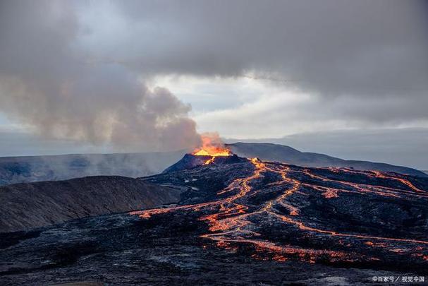 2025年澳门9点35分07和火山喷发时游客急逃与火山喷发急救
