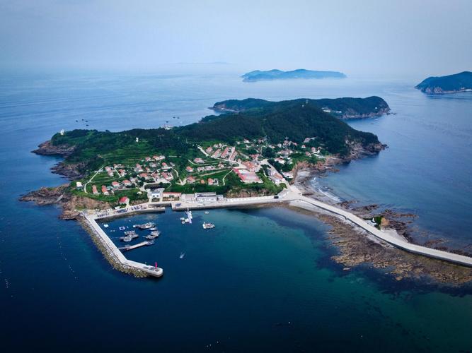 2025新奥资料正版大全和山丘形状酷似嘴唇与山丘形状酷似嘴唇的动物