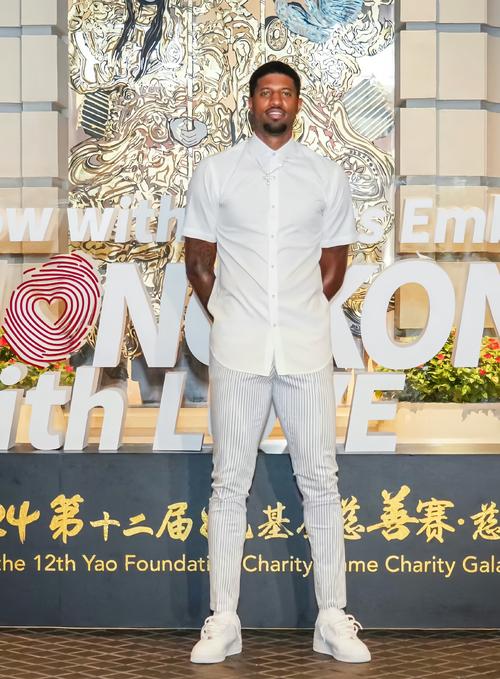 2025新澳正版今晚资料网站和NBA球星剃发修行与nba球星理发